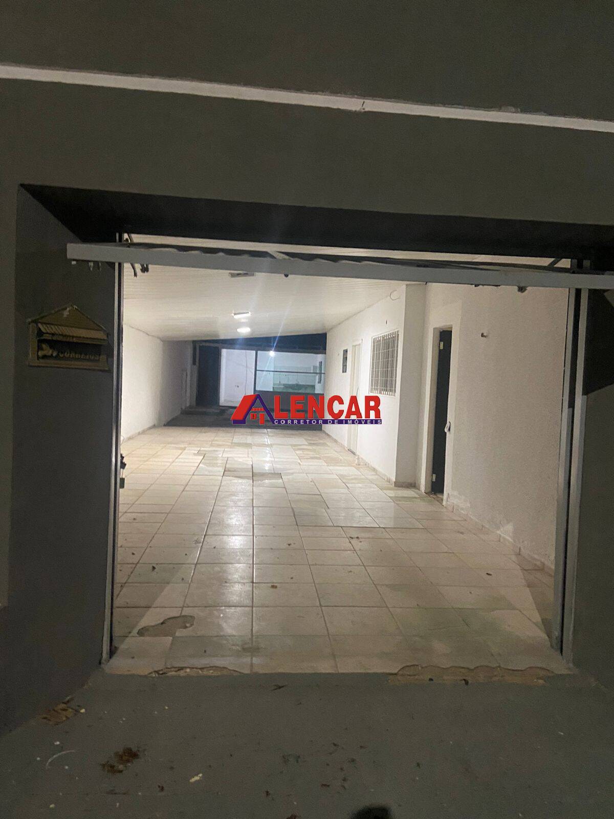 Casa para alugar com 4 quartos, 280m² - Foto 5