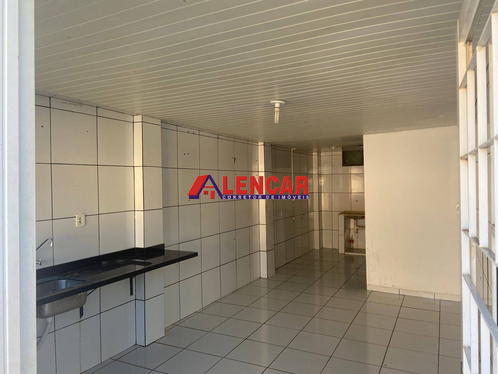 Casa para alugar com 4 quartos, 280m² - Foto 9